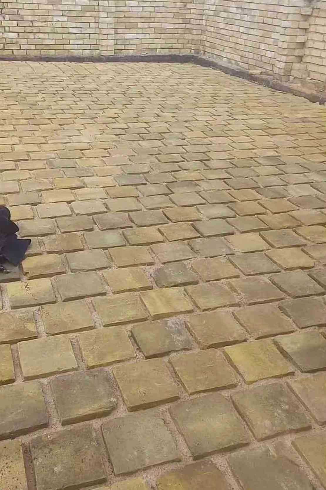 خلفه بناء وتطبيك فرشي وعكاده من كربلاء و باسعار مناسبه تعال خاص وبخدمتك

نص مكتوب في الصور:
- O HONOR X9b 108MP Ultra-Sensing Camera
- HONOR X9b
- 108MP Ultra-Sensing Camera