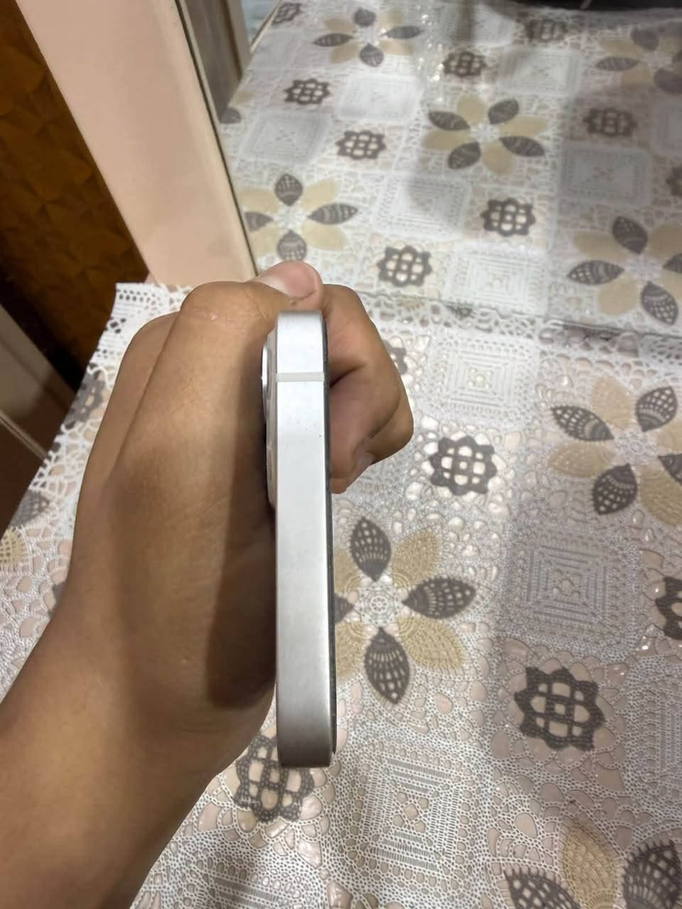 سلام عليكم
آيفون ١٣ عادي 
ذاكره ١٢٨ 
دبل خط شرق اوسط لون أبيض جهاز نضيف كلش 
بطاريه ٨٠ بلاد كلشي ما مبدل بي شلع جهاز نضيف كلش بدون كارتون فقط جهاز و حافضه السعر ٤٢٥ و بي مجال قليل الرقم *********** العنوان البصره القبله حي القائم
