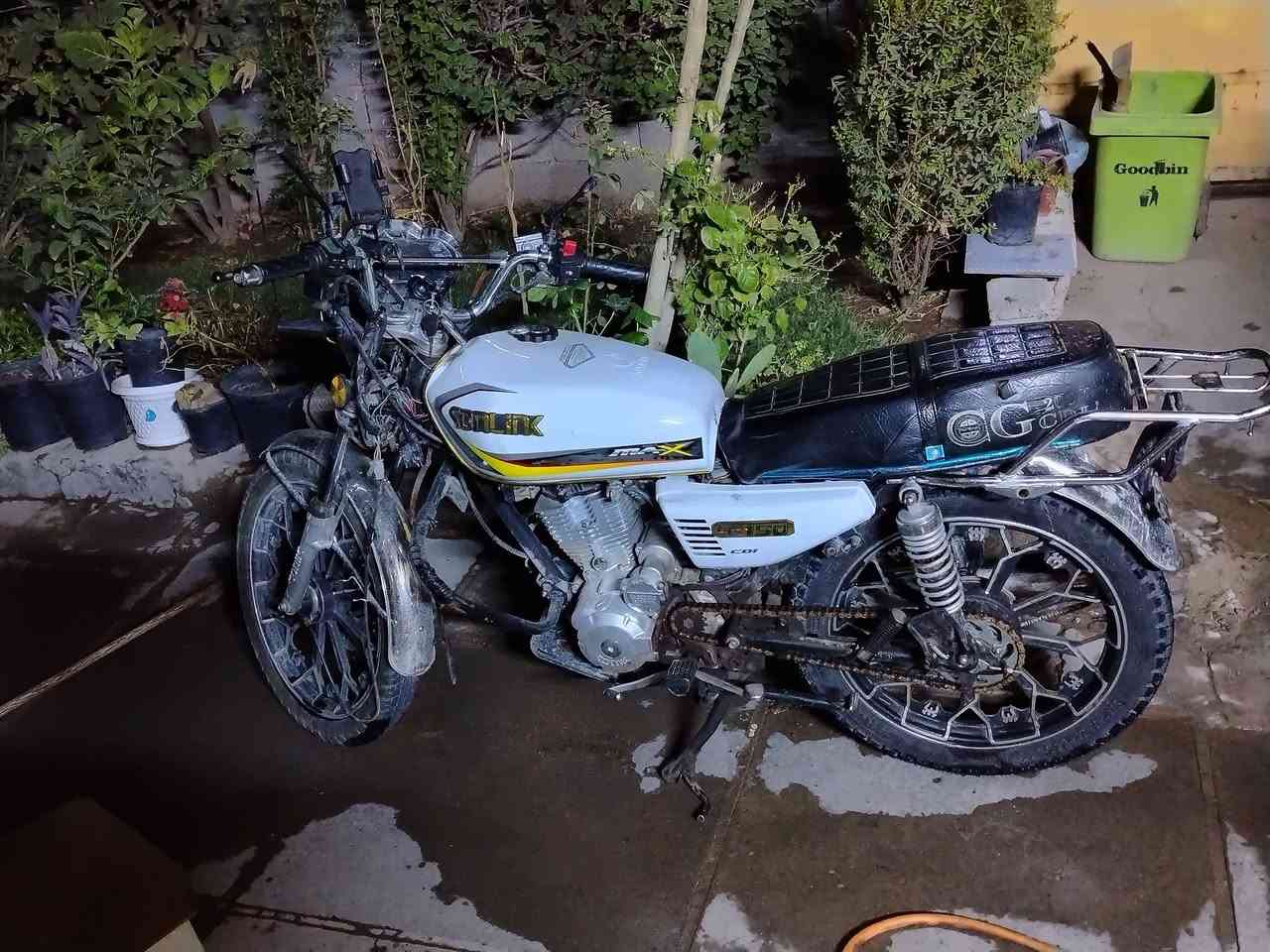 سلام عليكم سونك موديل 2024  مكينه 200cc معمره تانكي وصفاحيات نكره سلف بكل وقت دراجه موكفتني بل شارع بيه نقوصات خفيفه مجمع ويرادله ترتيبات سعر 600 بيه مجال حك جيه مكاني دوره اتصل بيك خير ودلل ***********

