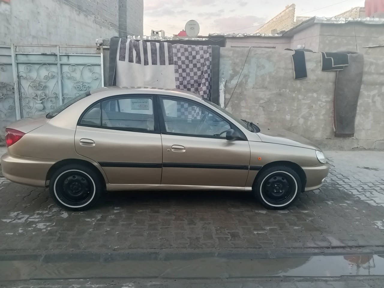 سياره كيه ريو 2002 مصبوغه عام رقم جديد السنويه تنتهي سنة31 السياره خير من الله سعرهه 38 وبيه شي بصيط العنوان بغداد ***********
