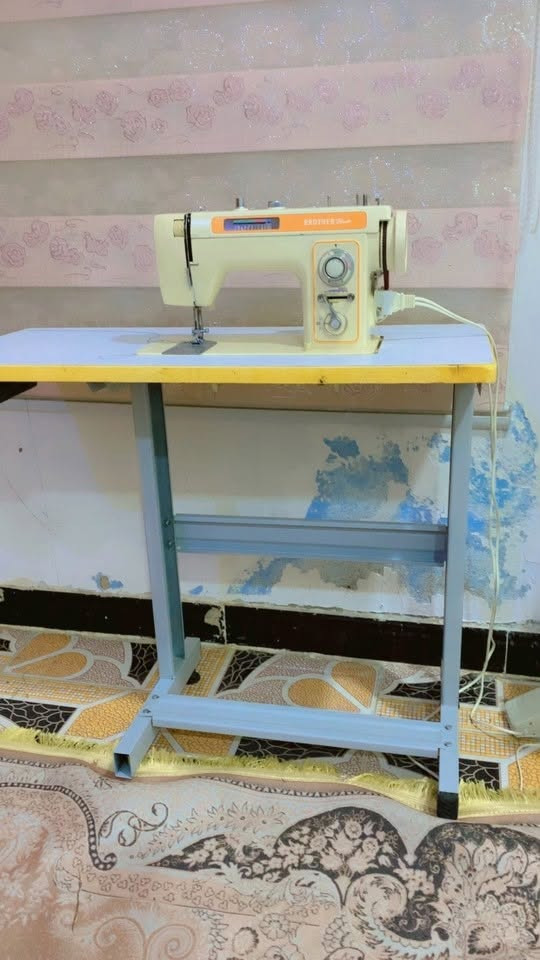 سلام عليكم مكينة خياطة برذر باسستر جديده المكينه هيه والميز ماله استعمال كلش قليل المكان البصرة القبله السعر ٢٢٥الف بيه مجال  قليل استفسار اكثر اتصال عل الرقم ***********
