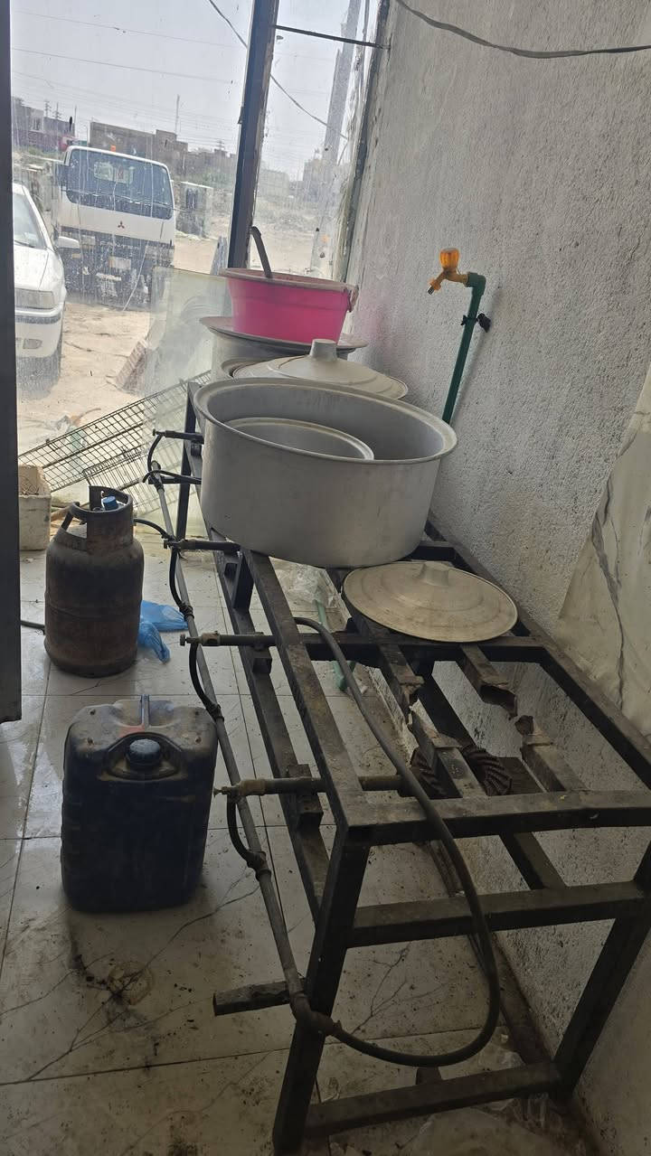 غراض مطعم للبيع سعر مناسب . مكاني ديوانيه
.١.  حمايه ٤ بلانك شرط النظافه 
٢. براد سل استيل غذائي شرط الظمان 
٣.. كاونتر فافون 
٤.. طباخ تسكام ٥ عيون 
..
***********
