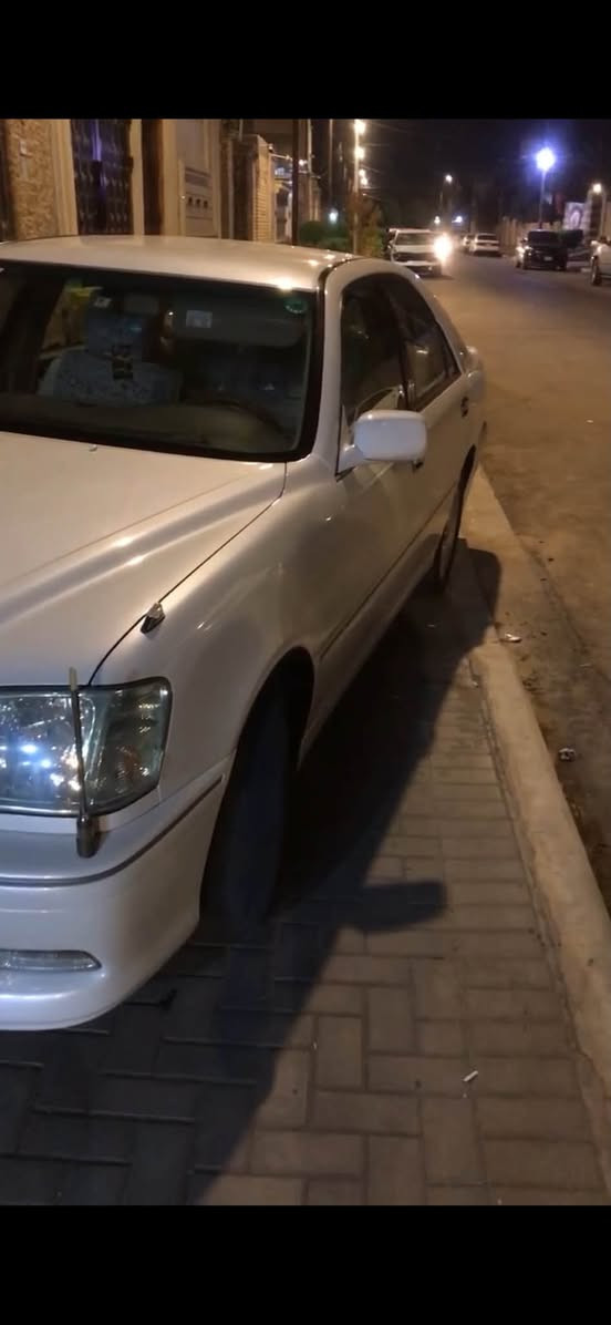 سلام عليكم 
جنون 2001 كرستال دكمتين 
مبدل بيها لية سيارةجديدة بالكارتون مكينة كير 
مابيها كصه السعر 65 وبيها مجال حك الجيه
***********
