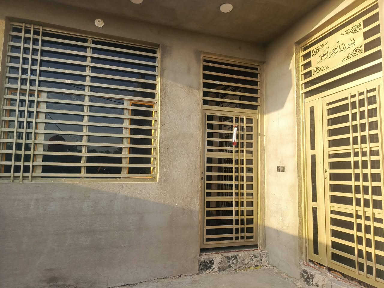 بيت للبيع ركن طابو زراعي سند 25
📍 حي الصحة – خلف حي الشرطة

📐 المساحة: 220 م²
📏 الواجهة: 11 م
📐 النزال: 20 م
       ارتفاع البيت 3.30 صافي 
🛏 يتكون من:
غرفتين + هول + مطبخ + استقبال

🧱 تفاصيل البناء:
سقف مسلح صب مركزي+بلوك بيت شاهين 

🚰⚡🛣💡 الخدمات:
ماء – كهرباء – تبليط – إنارة متوفرة بالكامل

📌 موقع ممتاز وهادئ    السعر 58 
📩 للاستفسار  ***********
