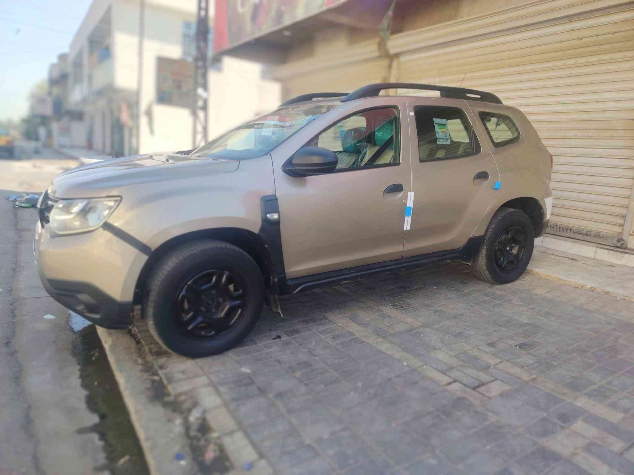 🚗 رينو داستر للبيع
كير ومحرك مكفولات لد امامي وخلفي ومواصفات معروفه هوايه بيه مواصفات 
🔹 موديل: 2019
🔹 المحرك: 4 سلندر 
🔹 الوقود: بنزين ⛽
🔹 ناقل الحركة: أوتوماتيك
🔹 عدد الركاب: 5 ركاب

✨ سيارة عملية واقتصادية، وسعرهه مناسب الشراي يتصل 

📞 للاستفسار: ***********
