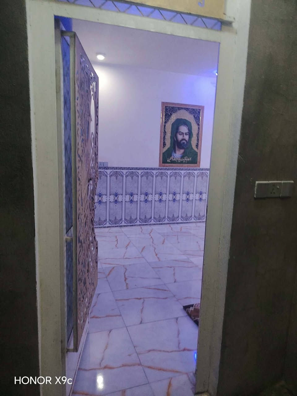 بيت للبيع المساحه 200متر يحتوي على صاله   ومطبخ وغرفتين واستقبال الموقع بابل جبله  حي رسمي والسعر 20مليون وبي مجال قليل والاتصال على الرقم ***********
