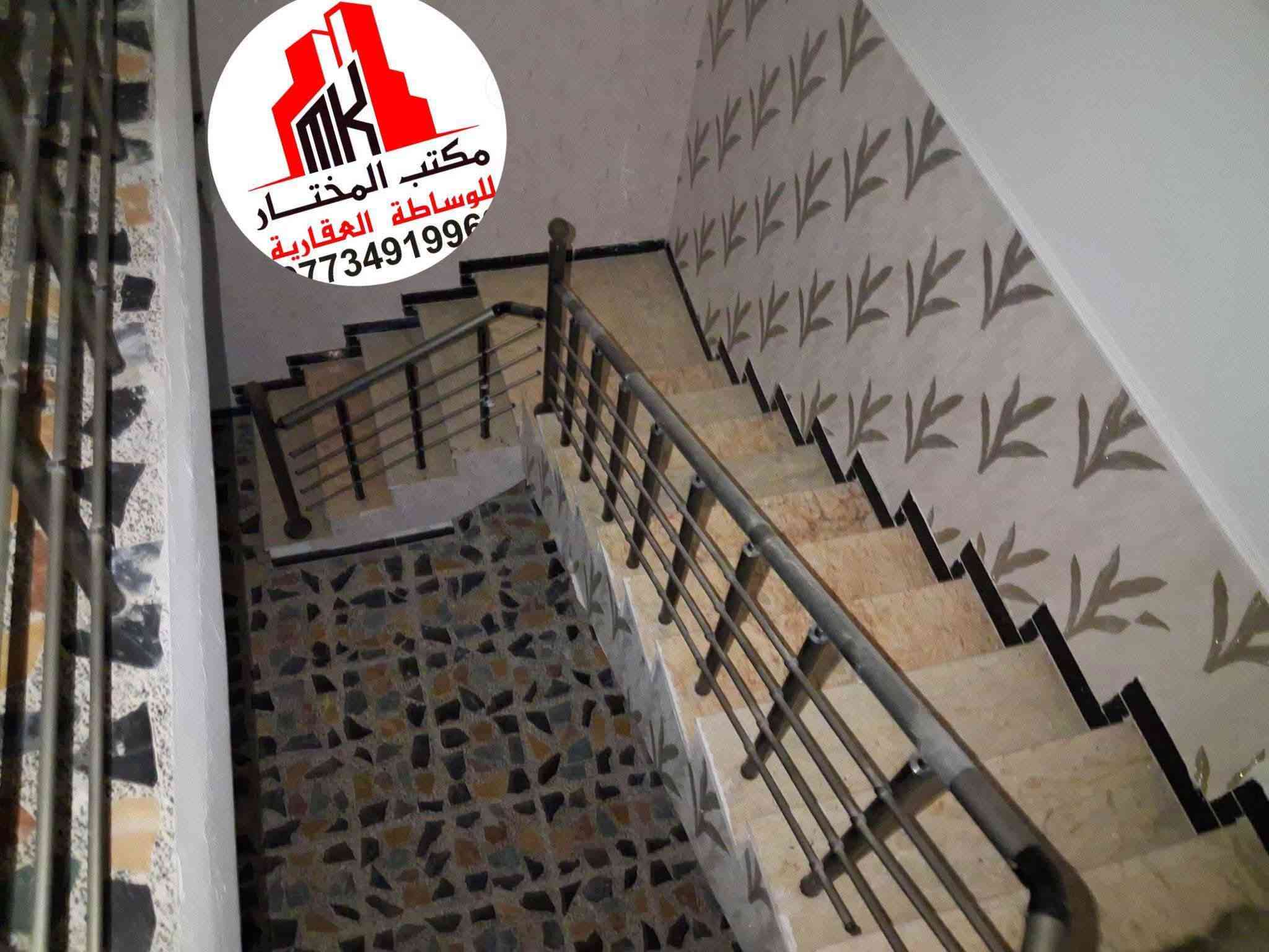 🏠 #للايـــجـٰــآر___في___السيـديـه 🏠
بيت طابق اول ٢٠٠ متر معزول عزل تام #نظيف جدا جدا 
البيت يتكون من مدخلين باب قاصه واجهة حجر 
يحتوي على صاله كبيره ومطبخ و غرفتين كبار  وهول كبير 
وصحيات عدد ٢ وبيتونه وسطح كامل
الموقع مربع الاربعميه مقابل اعداديه الصناعه 
بدل الإيجار ٨٥٠ الف 
📱______________  ☎️ 
للاستفسار #مكتب_المختار_للوساطه_العقاريه
اتصال +واتساب 📞 📱 
***********

نص مكتوب في الصور:
- مكتب المختار للوساطة العقارية 773491996
- MK مكتب المختار للوساطة العقارية 773491996