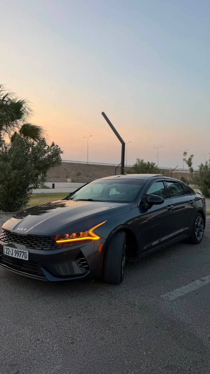 السلام عليكم حبايب 🩶
🚘 للبيع كيا K5 EX موديل 2022 فول مواصفات، اللون النفطي، وارد أمريكي، سيارة نظيفة جداً، جاهزه ومناقصها اي شي 

✨ المواصفات:

* محرك 1.6 Turbo GDI.
* جير أوتوماتيك 8 سرعات.
* 4 أوضاع قيادة: Smart - Custom - Sport - Normal
* قيادة شبه ذاتية (Lane Following Assist).
* مثبت سرعة ذكي (Smart Cruise Control).
* تحذير الخروج عن المسار مع تصحيح المسار.
* بريك طوارئ تلقائي (Automatic Emergency Braking).
* نظام الثبات الإلكتروني (ESC).
* نظام مانع الانزلاق (Traction Control).
* مراقبة النقطة العمياء (Blind Spot Monitoring)
* كاميرات 360°
* كاميرا خلفية مع حساسات أمامية وخلفية.
* شاشة كبيرة تدعم Apple CarPlay وAndroid Auto.
* نظام صوت BOSE الأصلي.
* تشغيل بصمة وبصمة أبواب (Smart Key).
* تشغيل عن بعد.
* مرايا شفط وقلاب كهربائية.
* فتحة سقف بانوراما.
* مقاعد جلد باللون الأبيض.
* مقاعد أمامية كهربائية.
* تبريد وتدفئة للمقاعد الأمامية.
* تدفئة المقود.
* ميموري (Memory Seat) لمقعد السائق.
* شاحن لاسلكي.
* مكيف أوتوماتيك دبل زون.
* إنارة LED أمامية وخلفية.
* حساسات إنارة أوتوماتيكية.
* Auto Hold.
* فرامل يد إلكترونية (EPB).
* الدشبول صاجي 

📌 العداد: 69 ألف Mile.
📌 الحادث: صندوق فقط، وصور الحادث موجودة ضمن الصور 
📌 السيارة بدون إيرباك، بدون لغود، بدون شواصي، وبجم كبس 
📌 رقم أربيل حره بأسمي تحويل ثاني يوم سنويه

💰 السعر المطلوب: 190 ورقة، وبيها مجال للطيبين 

📍 الموقع: الفلوجة

📞 للتواصل: خاص أو على الرقم ***********
