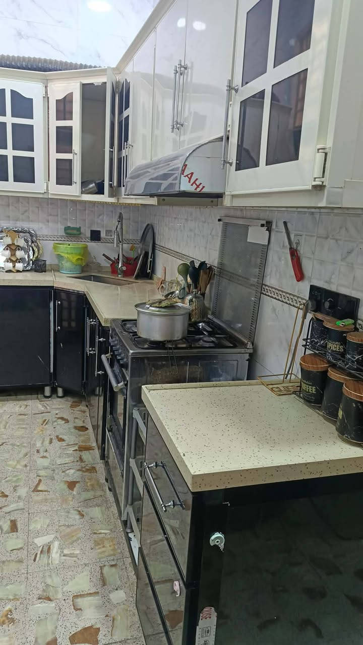 بيت 100متر للبيع ابق ونص بنيان درجه اولى  مطلوب للاسكان 30مليون تدفع الشهر 180الف ينخصمن من سعر البيت  السعر الكلي للبيت 120 وبي مجال للاستفسار *********** بي واتساب والرقم الثاني 08830994450 البيت في حي النداء مقابيل مخبز الكرادة قريب الشارع العام
