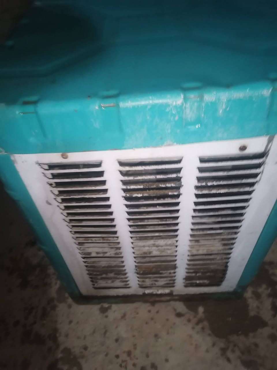 السلام عليكم مبرده شغاله عوزه دكمه وقايش بس  ب40رقمي ***********
