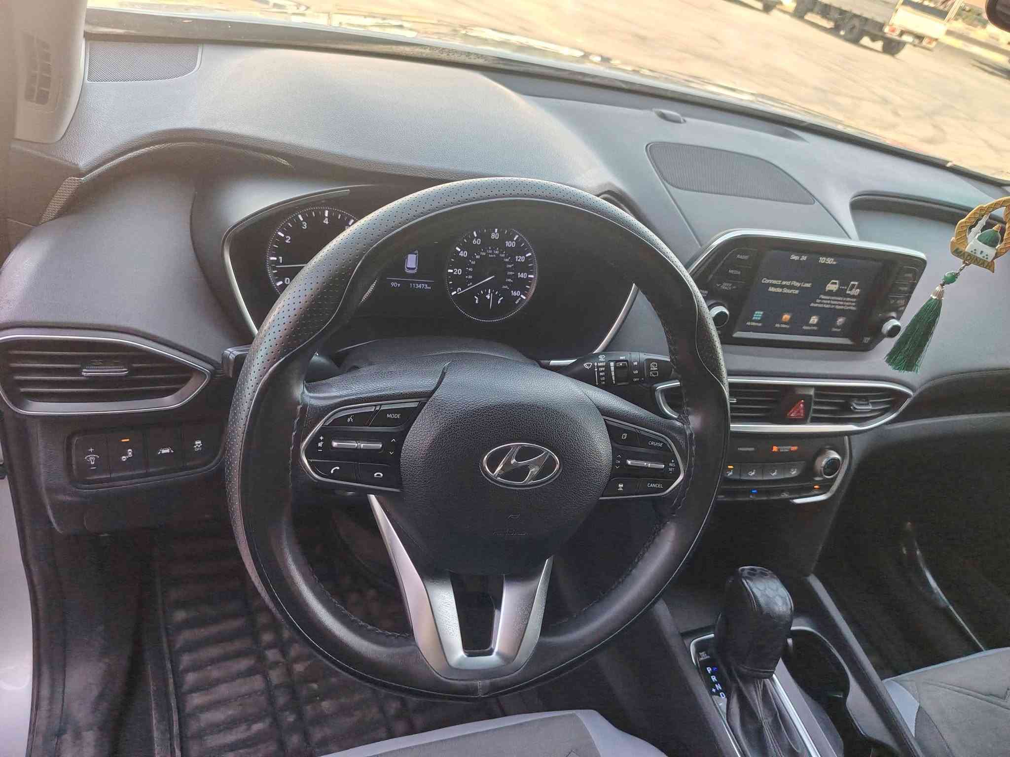 السلام عليكم
سنتاڤي رقم اربيل 
موديل 2019
محرك 4GDi
ماشيه 113 mi 
مواصفات سياره 
كير توماتيك 
مرايات كهرب
جامات كهرب 
تحكمات استيرن
اتصال حاكيه
مثبت سرعة
مانع انزلق
تحديد مسار
نقطة عمياء
هندبريد اوتو
تشغيل ذاتي
قطعتين تبريد 
شاشة كاميرا 
مكان سياره موصل 
السعر 153 وبيها مجال 
ضرر سيارة قطعة وحدة جاملغ امامي بدون شاصي شرط بدون ايرباك  
شرط التحويل من شرعي
