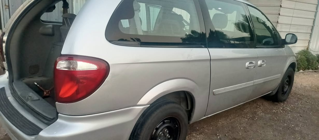 كرايسلر توين أند كنتري 
2007
شاصي طويل
كشنات منفصله
محرك 3300
تبريد قطعه واحده جيد جدا
اللون فضي 
 7راكب
الرقم بغداد مشروع وطني
كير ومحرك جيد جدا
باتري جديد 
جامه اماميه جديده
راديتر جديده
صدر كامل
دسكات جديده
كهربائيات مكفولة
لايت لد أصلي
تخم تاير 
شاشه مع كامرة خلفيه
رقم موبايل ***********
 
السعر 69
