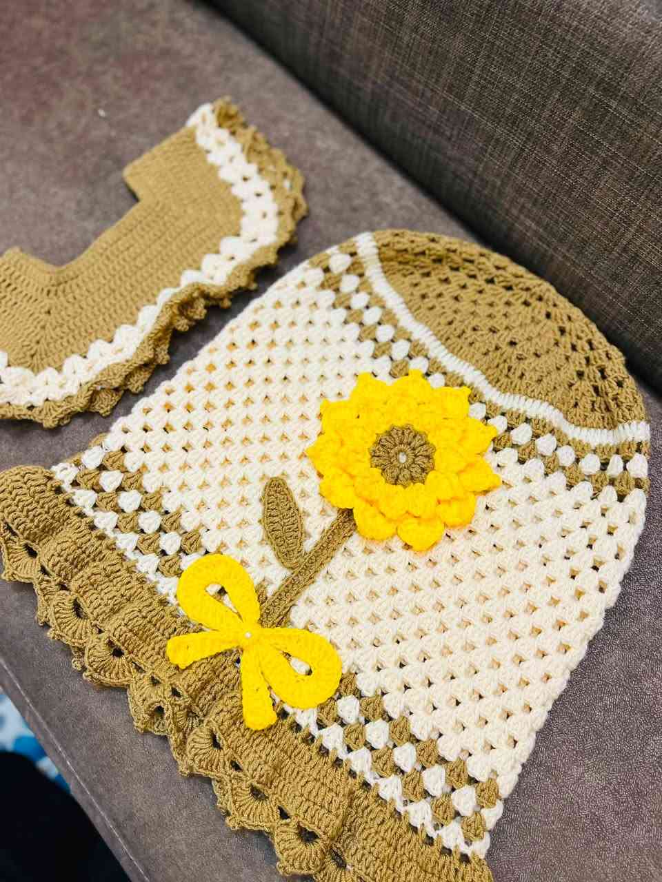 فيونكة كروشية 
غلاف براد مع قاعده حسب الطلب 🌻✨
السعر :18 الف 
توصيل جميع محافظات العراق 
الرقم :***********
انستا:fiunika_4
‏تيك توك :fiunika_4
