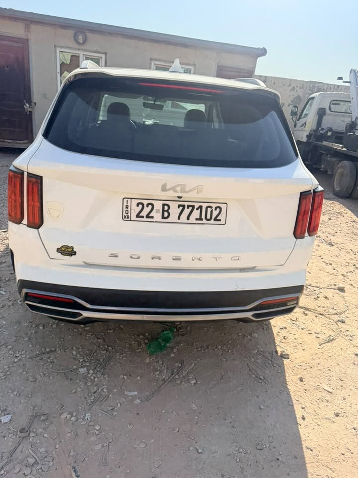 سورينتو 20022 خليجي ٦سلندر ماشيه 136 الف
فول مواصفات 
عدا الفور ويل والكشنات تدفئه تبريد والاربع كامرات 
باقي المواصفات كلهه متوفره بيهه 
بيهه جاملغ الامامي عكس السايق مفتوح وبيهه ملاحضات بصيطه امأشرهن بلصور 
حداديه مناقصهه شي ابد 
گير ومگينه علشرط
تبريد 3 قطع 
اربع كشنات كهرباء 
شفتات سرعه
نقصهه اسبير 
موقعي نجف
اتصل وبيك خير وادلل ***********
سعرهه ٢٣0$ مع قليل مجال حگ الجيه
