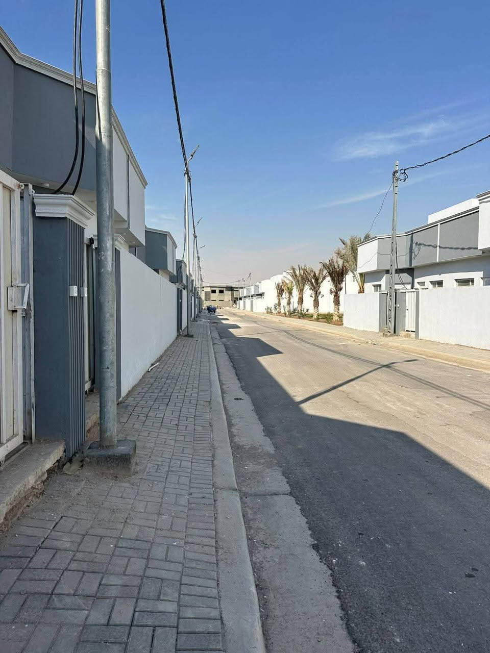 متوفر وحدة سكنية في مجمع الوفاء 
 ثالث بيت عن البوابه 
بلوك ٦ 
رقم البيت ٢١
١٦٠م
واصل من سعره ٤٤مليون +مبادرة ١١٠مليون مدفوع منها سنة تقريباً
+تطلوعه 
تفاصيل اكثر اتصل 
*********** زكريا الاسدي
