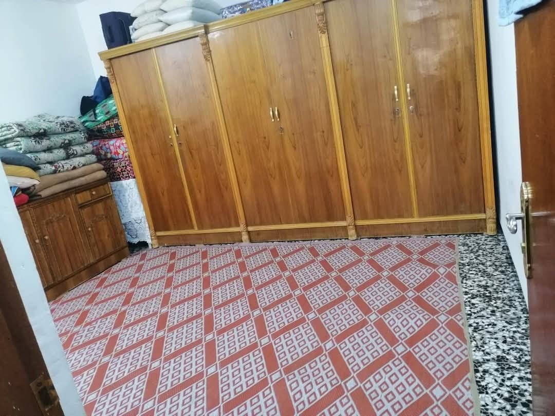 عندي بيت للبيع 100 متر طابق واحد مطلوب قرض عقاري نظيف  مكانة شارع الالف فرع مطبعة المؤمل قريب ع مدرسة البلقاء ونور الهدئ وثانوية الانوار موقعة ممتاز مستعجلين ع بيعتة
هذا رقم صاحب البيت اتصلوا عليه ***********
