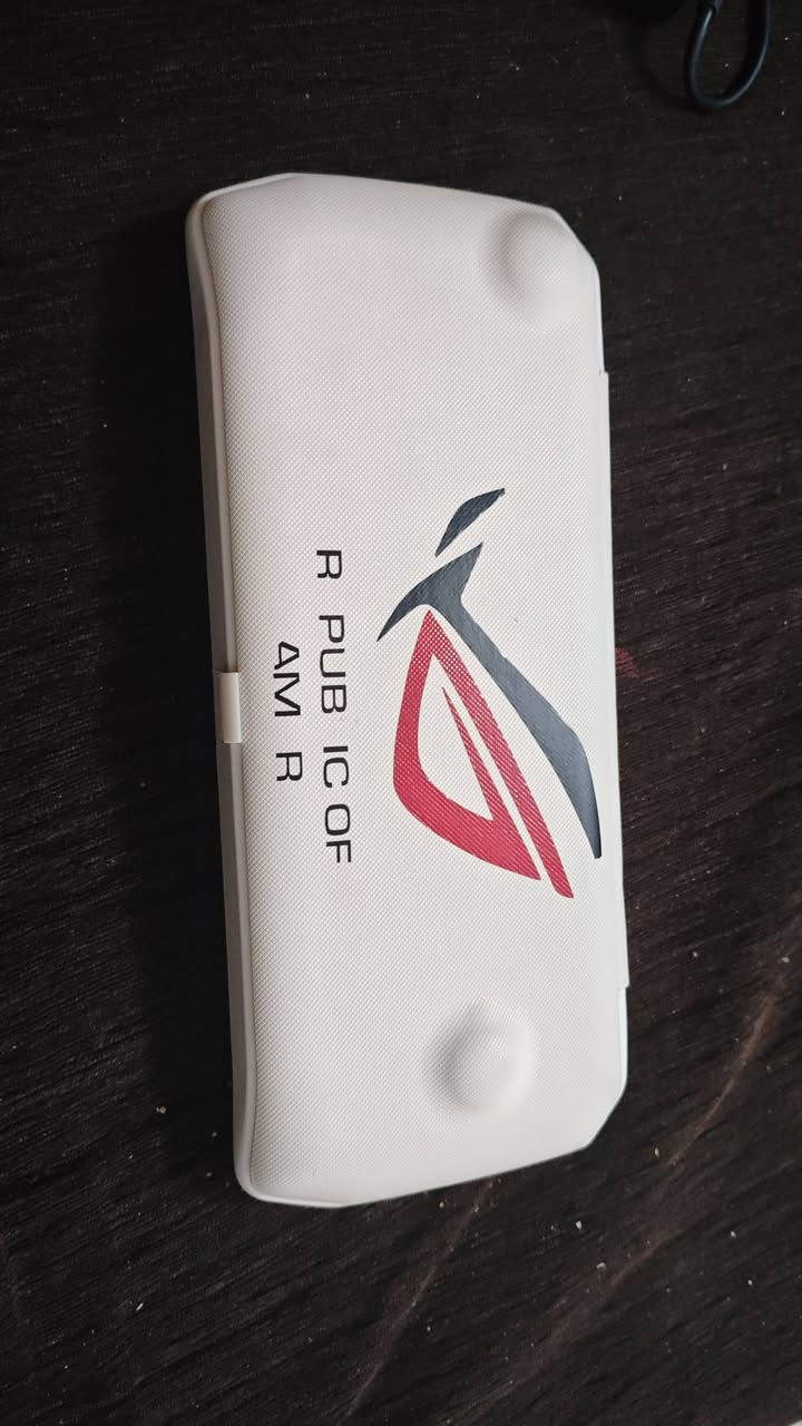 السلام عليكم جهاز ROG ALLY نسخة Z1 Extreme الجهاز نظيف نظافة تخبل الجهاز مامفتوح ابد ويا شاحنته الأصلية وكفر حماية وكم لعبة وحساب ستيم بس بدون كارتونه الجهاز مساحتة 512 g الجهاز رايده ب600 عدل 

مكاني ميسان حجي عبد على السده 
هذا رقمي ***********

