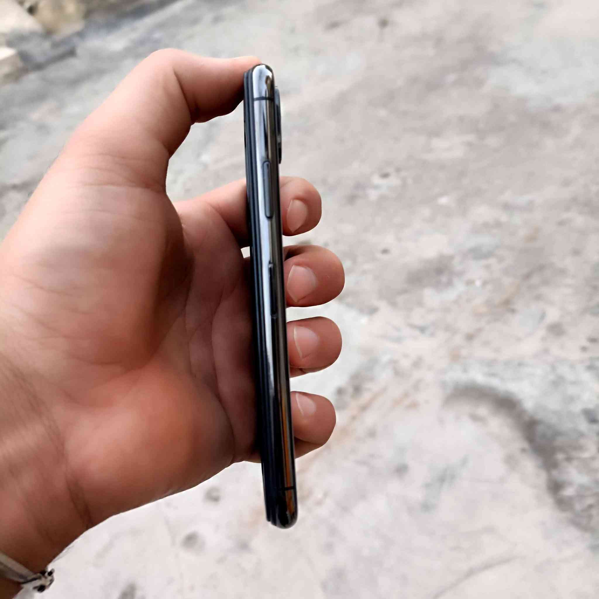 السلام عليكم،  جهاز ايفون اكس العادي نظيف 
ذاكره 256 الفيس ايدي متوقف فقط وجهاز كلشي بي شغال ونضيف السعر 160 وبي مجال بسيط مكاني حله شارع 60 رقم التلفون ***********
