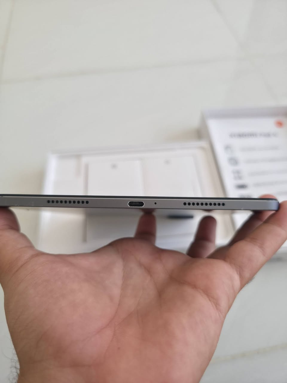 للبيع 🔥📱 شاومي باد 6🔥
💾 رام 8 جيجابايت / ذاكرة 256 جيجابايت
⚡ معالج سنابدراجون 870
🖥️ شاشة 11 إنش بدقة 2.8K وتردد 144 هرتز
🔋 بطارية 8840 مللي أمبير
🔊 أربع سماعات بصوت دولبي أتموس (محيطيات)

الجهاز نظيف جدًا واستعمال شخصي، والشاشة أصلية واللمس والعرض يعملان بصورة طبيعية ✅

📦 الكارتونة موجودة
🔌 الشاحن والكيبل موجودات وسليمات

⚠️ يوجد كسر بسيط في ركن الشاشة فقط، موضح بالصور، ولم يؤثر على اللمس أو العرض.
💰 السعر: 330 ألف دينار قابل للتفاوض للجادين
📍 النجف
الجهاز مناسب جدًا للدراسة، المحاضرات، الـPDF، الأفلام والألعاب.
📩 للتواصل خاص  او   واتساب ***********
