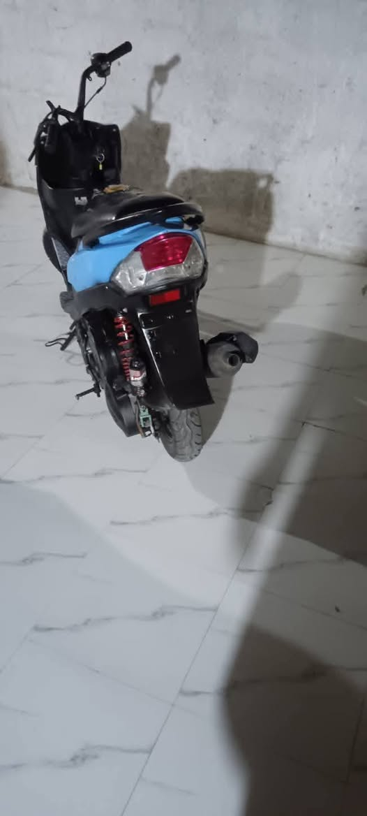 رماكس عدله للبيع دراجه نضيفه كلهه شغاله ما عده السلف وسعرهه 550 وبيها مجال للاتصال ع الرقم ***********
