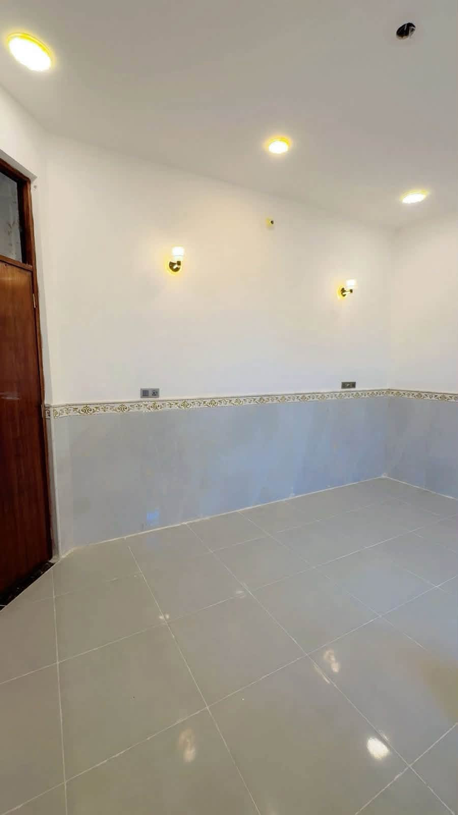 بيت البيع 100مربع 10في10 البيت جديد بعده ما مسكون الجمعيات حجي حسن الثانيه بدايه المنطقه

للاستفسار. اتصل على الرقم ***********
