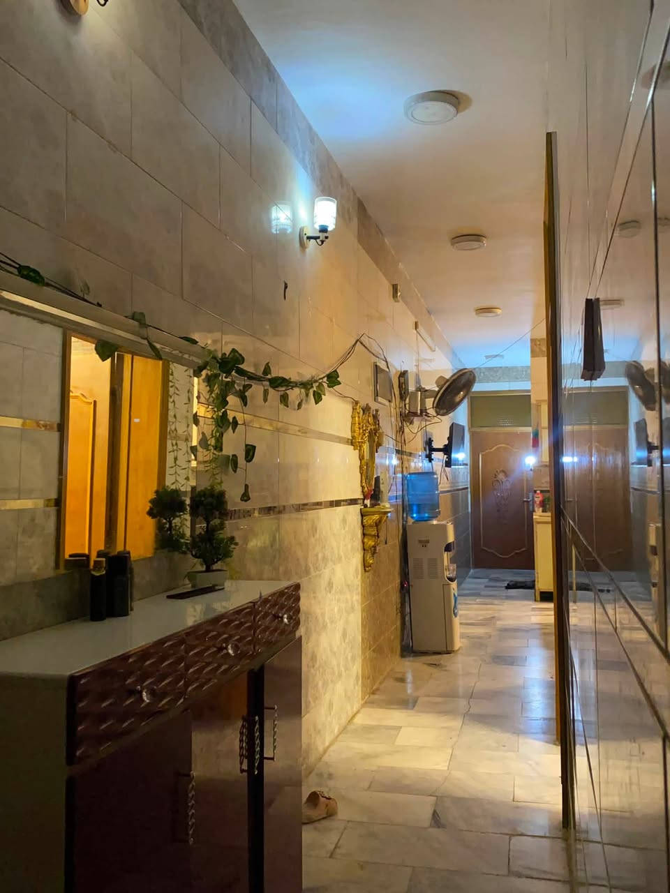 بيت للبيع ١٠٠ متر
🏠 للبيع دار سكني في بغداد الحرية
📍 الموقع: [الحرية الاولى ملحق البستان قرب العياده الشعبية محلة ٤١٨]

🏡 مساحة البناء: [١٠٠ ] متر واجهة ٥ متر 
نزال ٢٠ متر
عرض الفرع ١٣ متر

🏢 عدد الطوابق: [طابقين]

🛏️ عدد الغرف: [٣ وصالة وطبخ حولي كبير  ٣ صحيات وسطحين ]

📄 نوع السند: [طابو صرف]

الدار بحالة [جيدة] ومناسبة للسكن.وسعره مناسب بسبب بيع مستعجل

ملاحظة:[قرب المولد]

📞 للتفاصيل والتواصل صاحب الدار: [***********]

أو مراسلة خاص.
