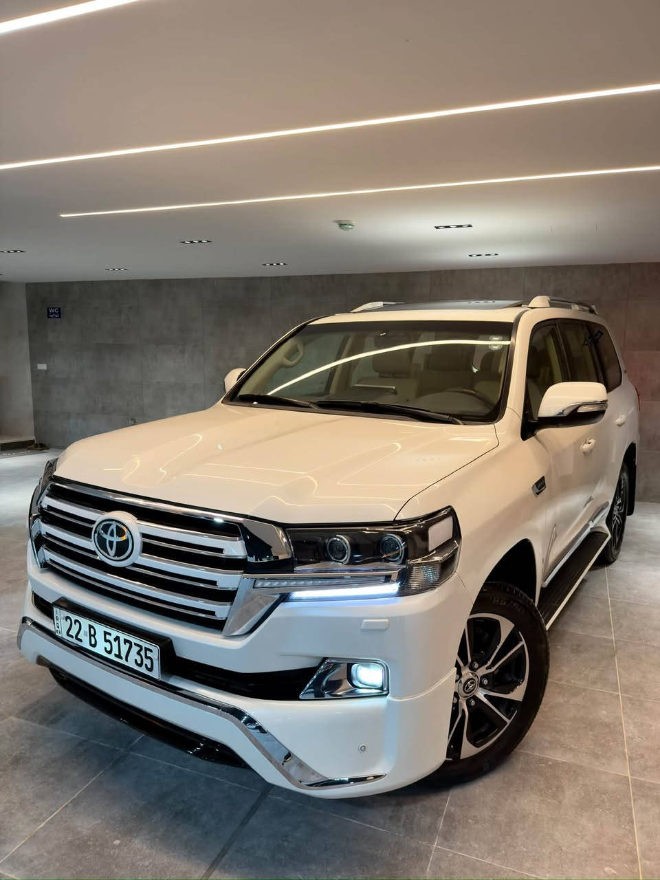 لاندكروزر V8 • ٢٠١٨ • ٩٨٠٠٠ كم