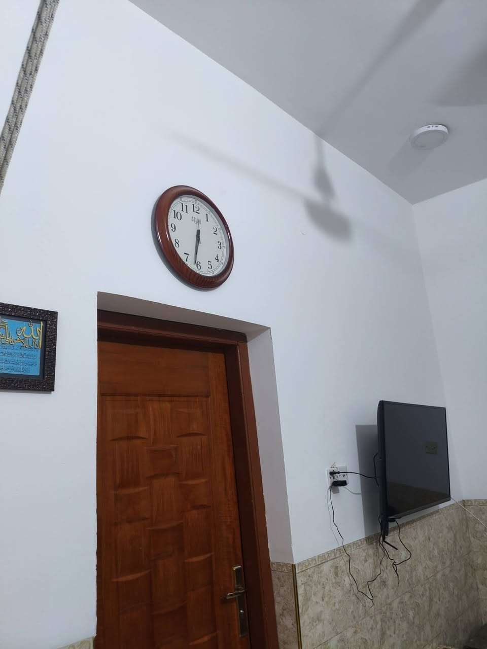 بيت للبيع مساحة ١٠٠م
واجهة ٥م ونزال ٢٠م 
بناء حديث طابوك وصب كونكريت 
طابق واحد 
الموقع /صوب الشامية /نهاية شارع الأمام علي بداية طريق المشاية

الخدمات /ماي وكهرباء ومجاري وسحب مولد 
عرض الشارع ١٠م 

للمعلومة يحتوي البيت ع وصل تطويب 

السعر ١٣٥ 

اتصال ***********    واتساب ***********
