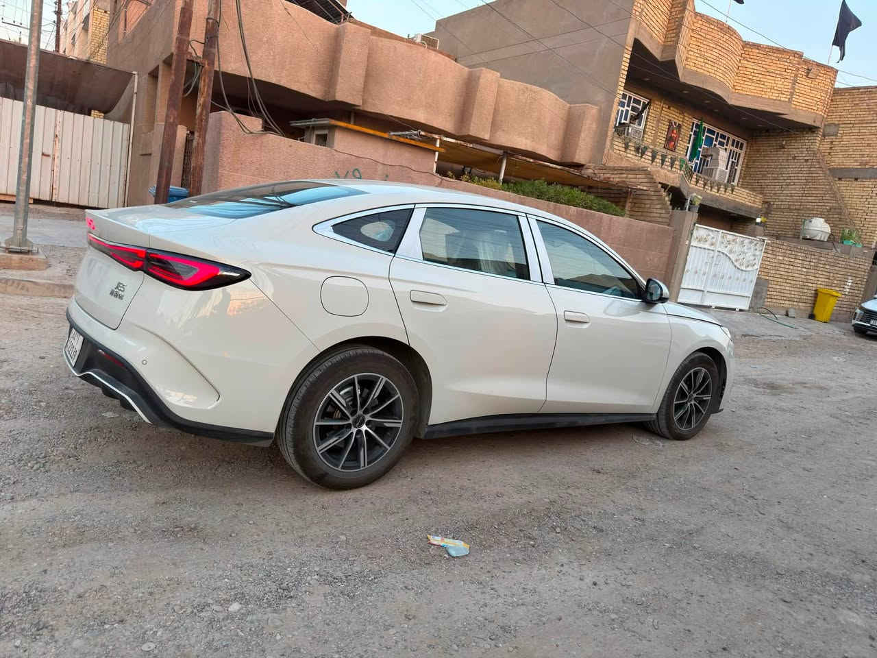 السلام عليكم للبيع byd seal6
Byd2025اللون مذكور بلصور 
السياره ما بيها اي نقص رقم اربيل بأسمي تحويل ثاني يوم 
ممشه السياره (18600كيلو)
مكان السياره بغداد حي الجهاد 
السياره معروضه ب 24،200 مليون وميتين وبيها مجال البياع شراي اعتذر منك السياره شرطها التحويل تواصل ***********
متواجد 24 ساعه
