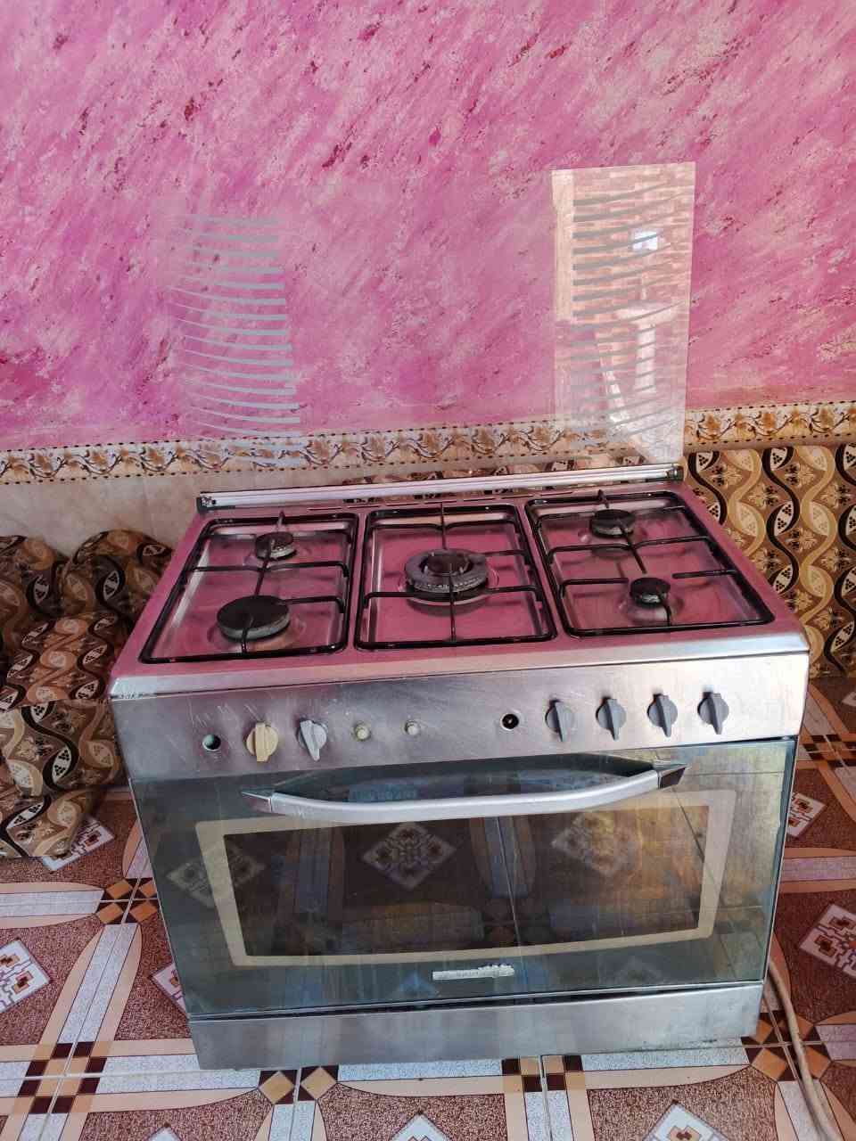 طباخ مصري جديد نضافه فول متواجد وات ساب  200معه المجال***********
