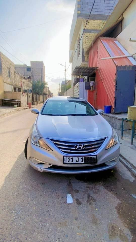 سوانتا 14فول واحد على واحد 
سوناتا سلفري مكينه  بانزين 
السياره جديده كلش وجاهزه من كلشي 
حداديه جديده وكلشي بيه شرط الفحص مكينه كير 
السياره كصه وحده بجم متومه اسليمانيه طبق لاصل 
مكاني بصره ب38وبيه مجال حك الجيه مستعجل على بيعتها محتاج 
***********
