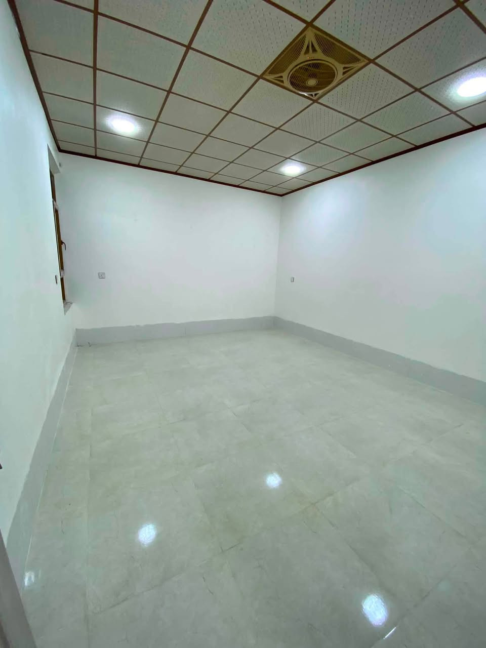 🏘🏘بيت للبيع ديالى خانقين / داره كوناره 
بالبداية فرع مقابل مزاد بهاء الحمداني طابو صرف بناء حديث طابقين 
طابق الاول 
1 غرفة نوم واستقبال وصالة داخلية ومطبخ ومجمع صحيات داخلي وخارجي 
طابق الثاني 
2 غرفة نوم وصالة ومجمع صحيات 

السعر / 105 مليون بي مجال 

للأستفسار اكثر اتصال بالارقام فقط 
***********
***********
مكتب فريا موفق للعقار
