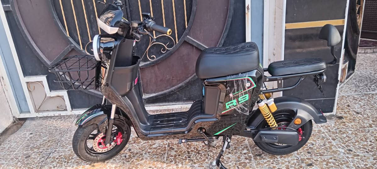 للبيع.. ⚠️
ماطور🛵 R9 موديل 2026 مستعمل اقل من اسبوعين 5 بطاريات 32 امبير ملف 1200 واط نحاس حقيقي دبل سويچ دبل كارت وبصمه تشغيل عن بعد السعر 580 وبي مجال بسيط.. 
العنوان موصل الجانب الايمن موصل الجديده 
☎️ ***********
☎️ ***********
