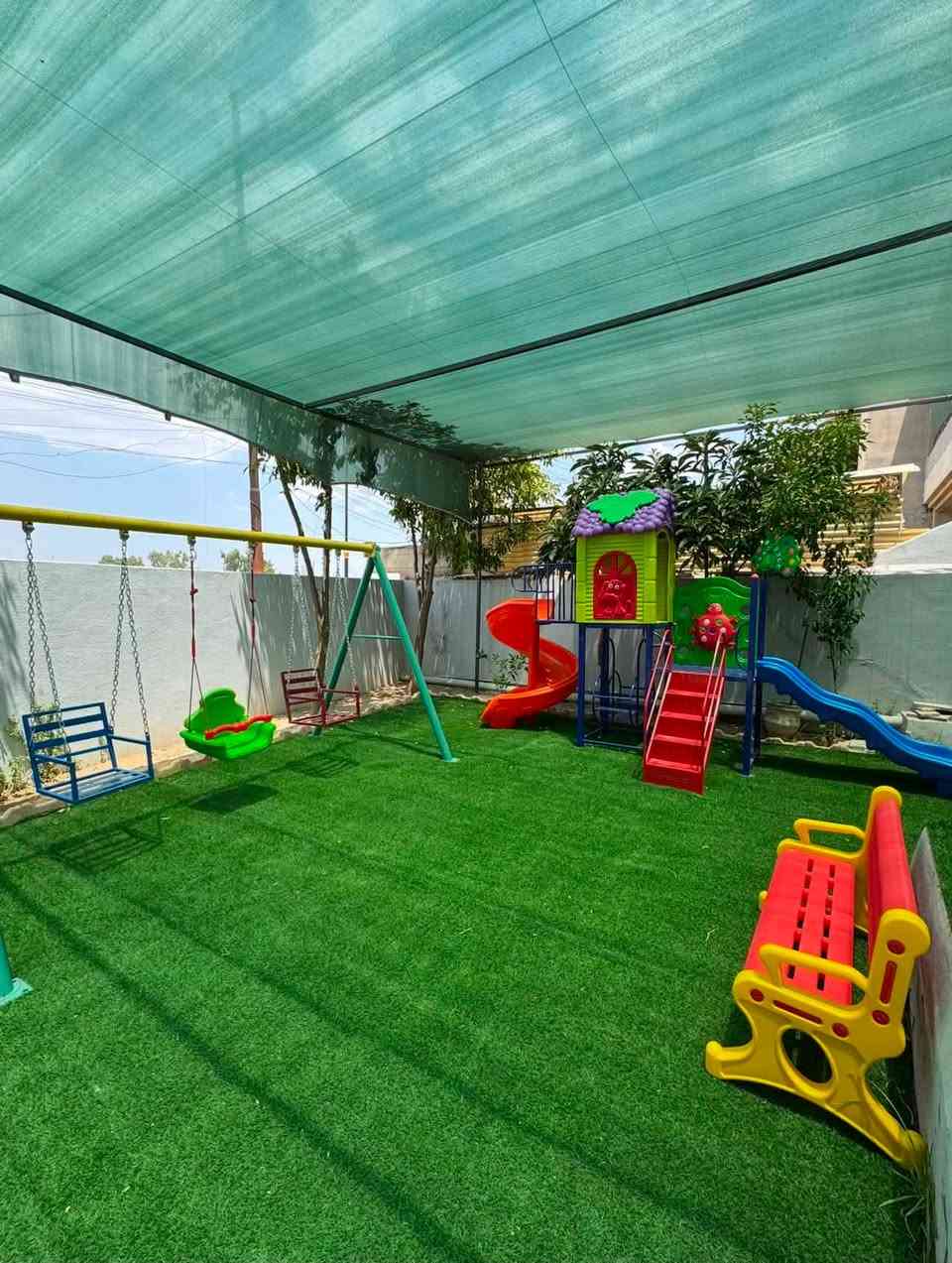 🌸 باب التسجيل ما زال مفتوحًا 🌸
هل تبحثون عن روضة آمنة ومميزة لطفلكم؟ 💛

📍 الموقع: الموصل – سايدين الكندي (الحولي)، مجاور عقارات الأدهم، مقابل الشركة العامة لمعدات الاتصالات والقدرة.

✨ في روضة أسوار الطفولة نوفر:
👩‍🏫 كادر تربوي مؤهل ومتميز.
🎨 أنشطة تعليمية وترفيهية يومية.
🛝 ألعاب وساحة آمنة ومجهزة.
🏊‍♂️ أنشطة مائية (المسبح) في الأوقات المخصصة.
📹 كاميرات مراقبة لزيادة اطمئنان الأهل.
🍎 بوفيه وسناكات صحية.

📞 للاستفسار والتسجيل:
‏📱 ‭***********‬

✨ نسعد باستقبال أطفالكم والانضمام إلى عائلة روضة أسوار الطفولة
