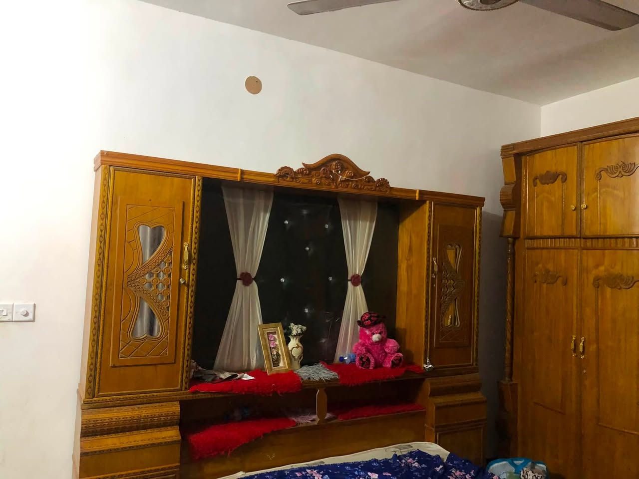 غرفه لبيع مستعجل غرفة تكمه رايدينها ب٦٥٠اي ستفسار عله هاذ الرقم ‭***********‬ مكان جبله
