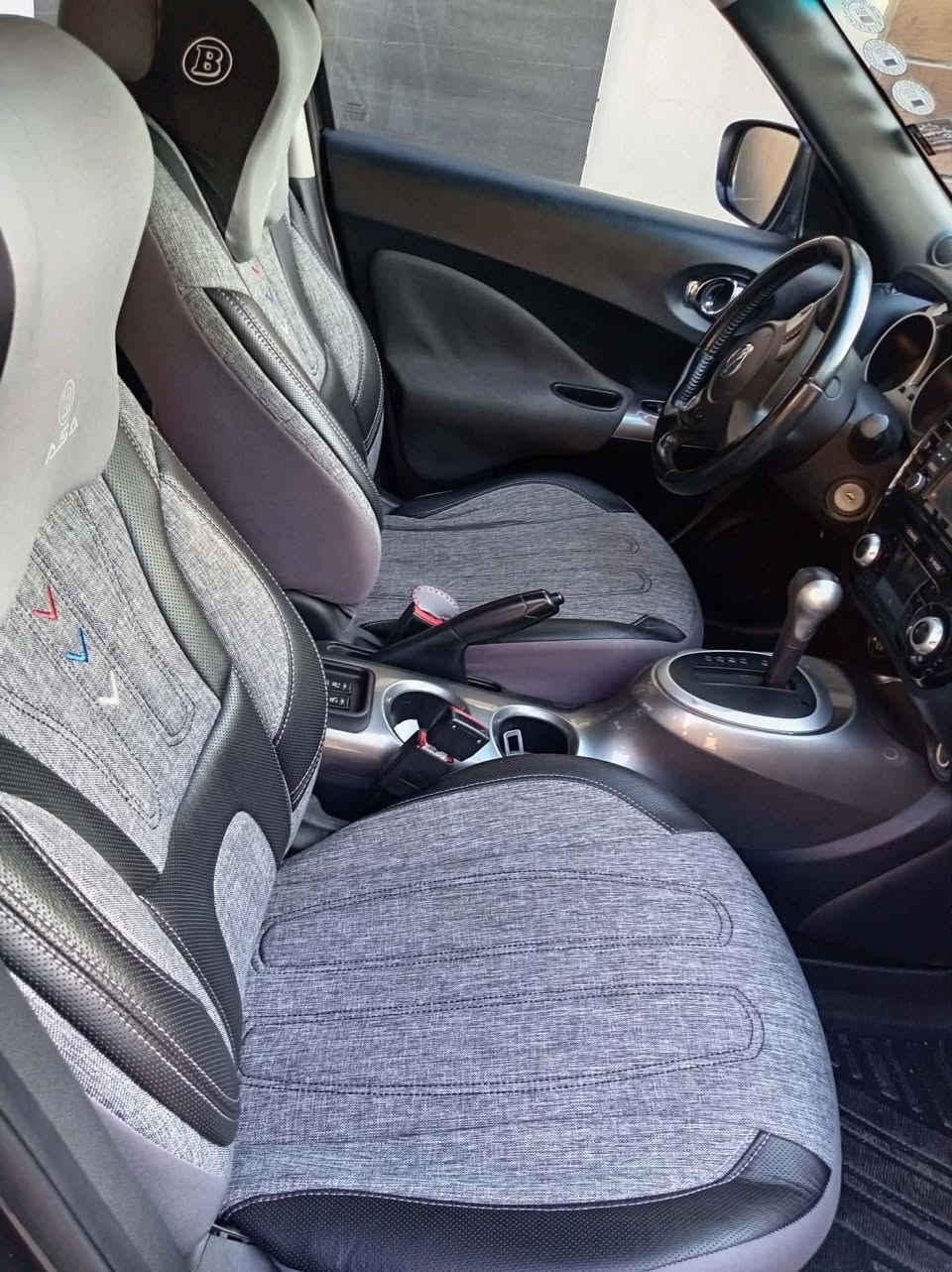 🚗 للبيع | نيسان جوك (Nissan Juke) موديل 2018 🚗
✅ اللون: أسود
✅ رقم: أربيل الجديد
✅ السنوية: مجددة لغاية 2031
✅ الممشى: 170,000 كم
✅ السيارة بدون حادث (كلين)
✅ هزة غير ساقطة
✅ السيارة تحتوي على رصعات
✅جامة اللايت الامامي مكسورة يحتاجلها تبديل فقط
✅بيها بقع فضلات طيور بالسقف والبوند غير مؤثر على لون السيارة
✅الدعاميات مصبوغين بدون تبديل
✅ سونار (موجود بالصور) المكان المحدد بي طخة بس ماتبين لا خفيفة ومامعدلها ماتبين
المواصفات: ✔️ محرك 1.6   دوش اقتصادي
✔️ دفع رباعي
✔️3 انظمة قيادة نظام ECO وSport و Normal للقيادة
✔️ شاشة معلومات
✔️ شاشة تحكم تبريد وتكييف وانظمة القيادة
✔️ كاميرا خلفية 
✔️ تحكمات ستيرن
✔️ مثبت سرعة
✔️ بلوتوث وUSB وAUX
✔️ تبريد ممتاز
✔️مرايا كهربائية
✔️ مانع انزلاق
✔️كشنات تدفئة
💰 السعر: 100 وقابل للتفاوض بالمعقول.
السيارة بحالة جيدة وجاهزة للاستخدام، والمعاينة خير دليل.
للتواصل *********** واتس اب واتصال
