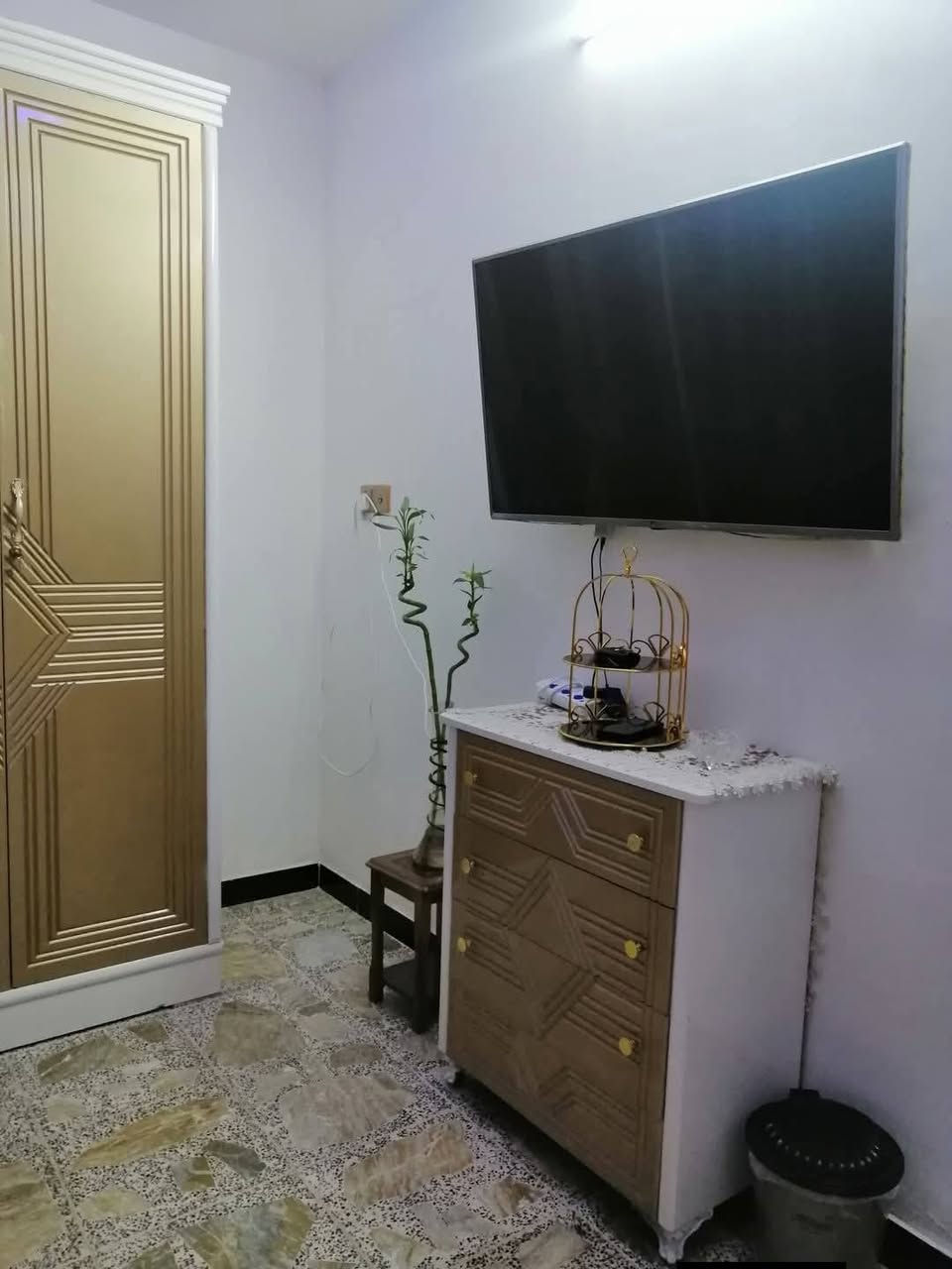 السلام عليكم دار للبيع سند ٢٥مساحه ٤٦٠متر مكانه الدوانم مال الشرطه الخامسه قرب جامع كرطان الكبير السعر ١٦٠اللاستفسار ***********
