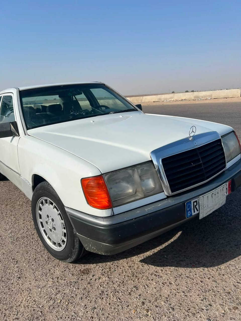 مارسدس دب مديل 88
محرك 2500 
تبريد ثلج دبلات بلاديه بدون تعمير ولا خياس 
غرفتها نضيفه حداديه نضيفه 
 بيها ضربه بلجنطه خفيفه 
سعرها 41ورقه وبيها مجال 
***********.  
عنواني ناصريه  مركز
