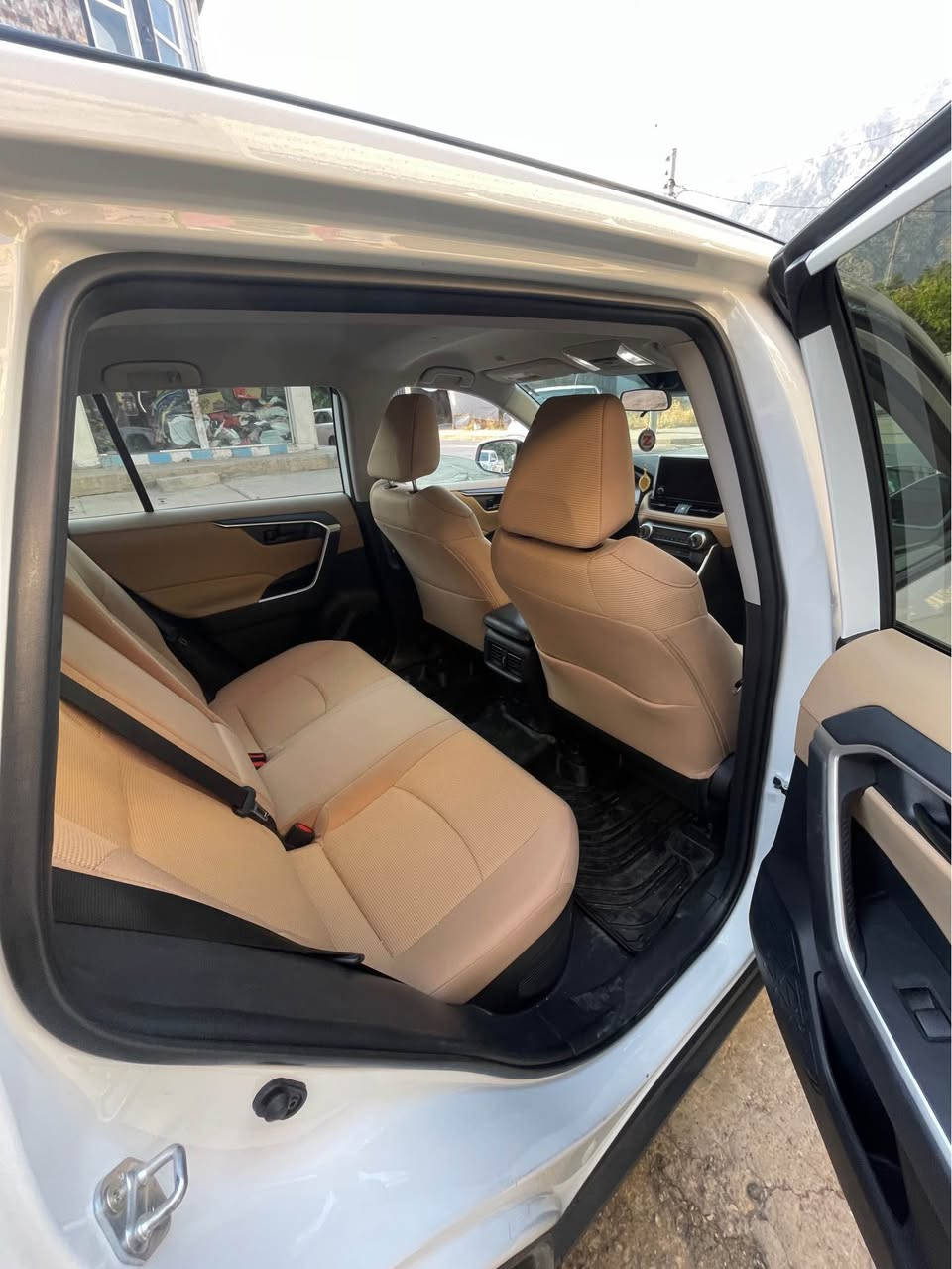 TOYOTA RAV4 موديل 2025 سپي هايبريد ده بل اكسن دوو بوست سبخ بوستك جملوغ سوبته ك بولند بئ ارباك بئ داخلي داخلي و ارباك بشه رت نه ڤه بونه 
*********** عميدي, دهوك
