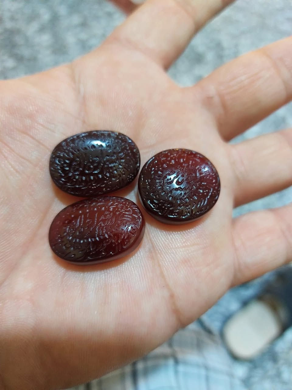 #يا #الله   عقيق يماني احمر  كرز 🍒 الكرز طبيعي 100بل 100 النخبه الاولى يباع يماني بالذمه منقوش حرز سيد علي القاضي 3منهن وتلاثه منهن حرز الجواد منقوش كلمن بيومه وساعته ***********☎️👉�     60 الف قفل يباع يماني بالذمه طبيعي 
👇👇👇👇👇👇👇👇👇

#فوائد #حرز #الجواد 👉

1يقيكم من افات الدنيا وشر البلاء باذن الله 

2 يقيكم حرز وحفظ عظيم من شر اشرار الدنيا

3 يبعد الحزن  واليئس والحالات النفسيه   ويسر. الامور بالبيع وشراء  او الامور العامه 

4 يهلك السحر والعين والحسد والمس  لي حامله 

5وقايه درع محصن من الجن السيئ والشياطين  لي حامله 

6 ينفع الهيبة والقبول وتحسين الأداء الدارسي وحل المشكلات كما يرى البعض ان له فوائد تتعلق بالدراسه  يحفظ من الفقر 6والامراض والكوارث  لي حامله 

7 ويساعد على حل مشاكل  على الخوف والوسواس ويعطي 7الطمأنينه  بالكلام  وينقي القلب بالوفاء  لي حامله   

واني مجربه على العقيق اليماني بي كوارث لي حمله اذا كان  وملتزم دينيهن🤲🤲🤲🤲🤲  

👇👇🌴🌴🌴🌴👇👇👇👇👇👇👇👇👇👇👇

 #فوائد حرز سيد علي القاضي الاكنز عضيم من اسرار الروحانيه  معروف اذا ينقش على العقيق الاحمر شنو الا من تثير عن  سيد علي القاضي من فوأئده 

1حمايه من جميع الاسحار والتوابع والقرين السيئ  

2 جلب الرزق والبركة للي حامله وخاصه بالبيع وشراء 

3 يهزم مردت الجن والشياطين للي حامله 

4 ينفع لمقابلة السلاطين ودخول على الحكام والتغلب على والاعداء.   *********** ☎️📞👈👉 سعر 100 الف 👉

5 يكون حامله لا يغشى خوف من جميع الانس والجن والاعداء

6  ينفع للحمبه والموده والوجاهه ويكون مهيوب امام الجن والانس

  جزء من فوائد حرز سيد علي القاضي 

 #فوائد #العقيق اليماني #عن #رسول #الله #محمد #وهل #بيته #الكرام 

عن الامام علي بن موسى الرضا عليه السلام عن ابائه عليهم السلام قال رسول الله عليه واله ) تختموا بالعقيق اليماني فانه لا يصيب احدكم غم ما دام ذلك عليه  🤲عن النبي محمد صلى الله  عليه واله وسلم انه قال تختموا بالعقيق فانه ينفي الفقر و اليمنى احق بالزينة تعدل وعنه عليه السلام قال صلاة ركعتين بفص تعدل الف ركعة بغيره🤲 شكا رجل الى النبي (ص) انه قطع عليه الطريق فقال هلا تختمتربالعقيق فانه يحرس  من كل سوء

🤲عن الحسين بن علي عليهما السلام قال  لي رسول الله  صلى الله عليه واله وسلم  يابني تختم بالعقيق واليواقيت والعقيق فانه ميمون مبارك وكلما نظر الرجل فيه الي وجهه يزيد نورا و الصلاة فيه سبعون صلاه( 🤲)ويوجد كثير من الروايات عن علي بن ابي طالب… علميا ان حجر العقيق توجد بيه ترددات مشابه بترددات الخلايا المخيه الخاصه بالتركيز  وفي كثير من الفوائد للأنسان لخلايا الدم وعدم النسيان وتركيز البال ويعطي اوكسجين لخلايا الدم بالهدوء وراحت البال 🤲  عن الصادق عليه السلام  شكا رجل اليه   يوصي بالعقيق اليماني يمحي الفقر وجلب الرزق وتسهيل الآمور بالتجاره   

مختصون ومتمكنون بجميع الاحجار المروحنه والطاقه  وخبير بالاحجار المروحنه والطاقه #باذن الله 👉✌️
