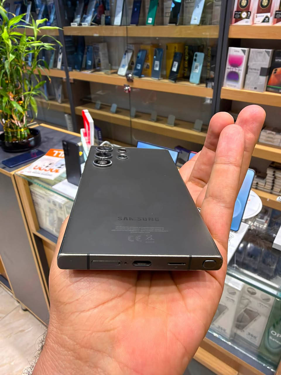 Samsung s24ultra
ذاكرة 512 وكالة عين الفهد 
مثل مابين بالصورة وضعية الجهاز 
***********
بغداد الدورة

