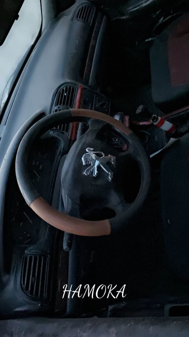 بيجو موديل ٢٠٠٠هزار كيرمكنة شرط كيرعادية سنوياكسك كةل دةين دزي شرط سعر١٣ورقة*********** دهوك, العراق
