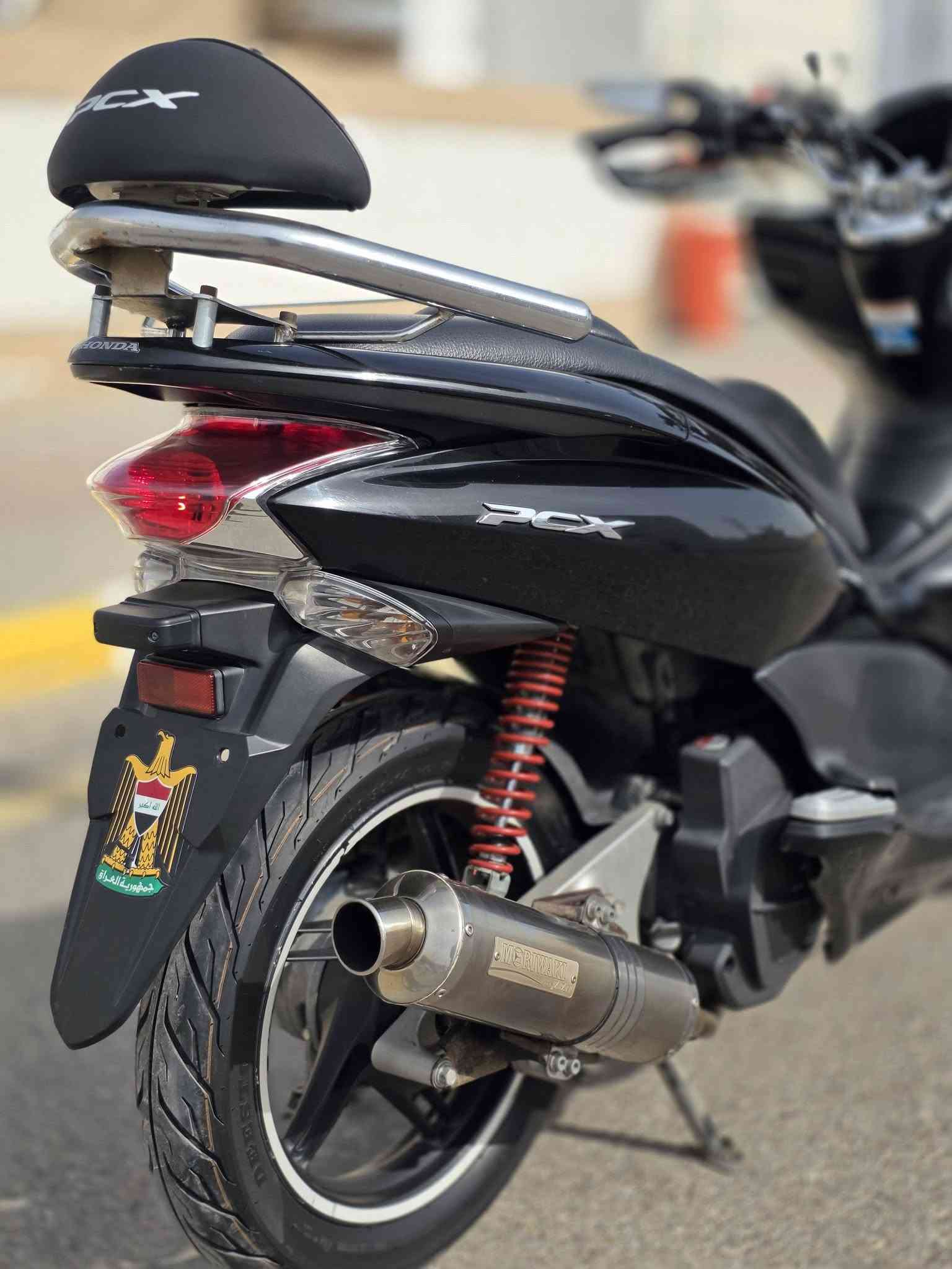 دراجة PCX 150cc جيل اول
دراجة مكفولة من كلشي
مال رمبة على ايدي ادامة دهن موتال بانزين كله محسن
دواسات بريك رياضي + البلاديات موجودة
اكزوز رياضي اصلي بلادي + البلادي الكاتم موجود
دراجة مابيها اي نقص ونظيفة وكاملة مكملة 
( بيها فقط كسر بالكفر الجانبي الايمن )
العنوان الكوت مجمع الرواد السكني
السعر 1800
الاتصال ***********
واتساب ***********
