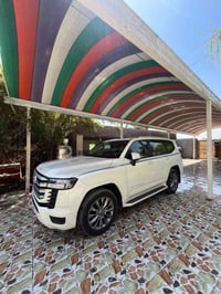 لبيع او مروس لاندكروزر 2023رقم بغداد بسمنه سياره وضع شركه ماشي اصللل 2...