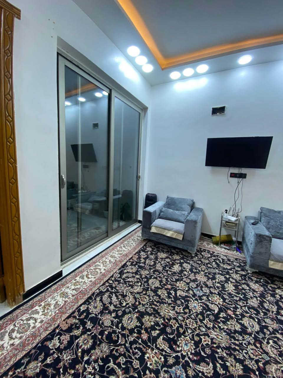 � بيت للبيع – منطقة النداء
📍 موقع مميز جداً

 • قريب شارع كربلاء
 • مقابل كريت مول
 • قريب شارع جامعة الكفيل
 • المنطقة قيد التطوير (تبليط ومجاري قريباً)
شارع مالك شتر

🔹 مساحة الأرض: 200 م²
🔹 عدد الغرف: 6 غرف
🔹 الاستقبال: 7×4
🔹 صالة رئيسية: 10×4
🔹 صالة إضافية: 4×2
🔹 غرفة : 7×6
🔹 غرفتين إضافيتين: 4×3
🔹 عدد الحمامات: 3
🔹 حديقة داخلية: 3×2.5
🔹 واجهة البيت: 10×20

✨ تصميم مريح ومساحة واسعة للعوائل
