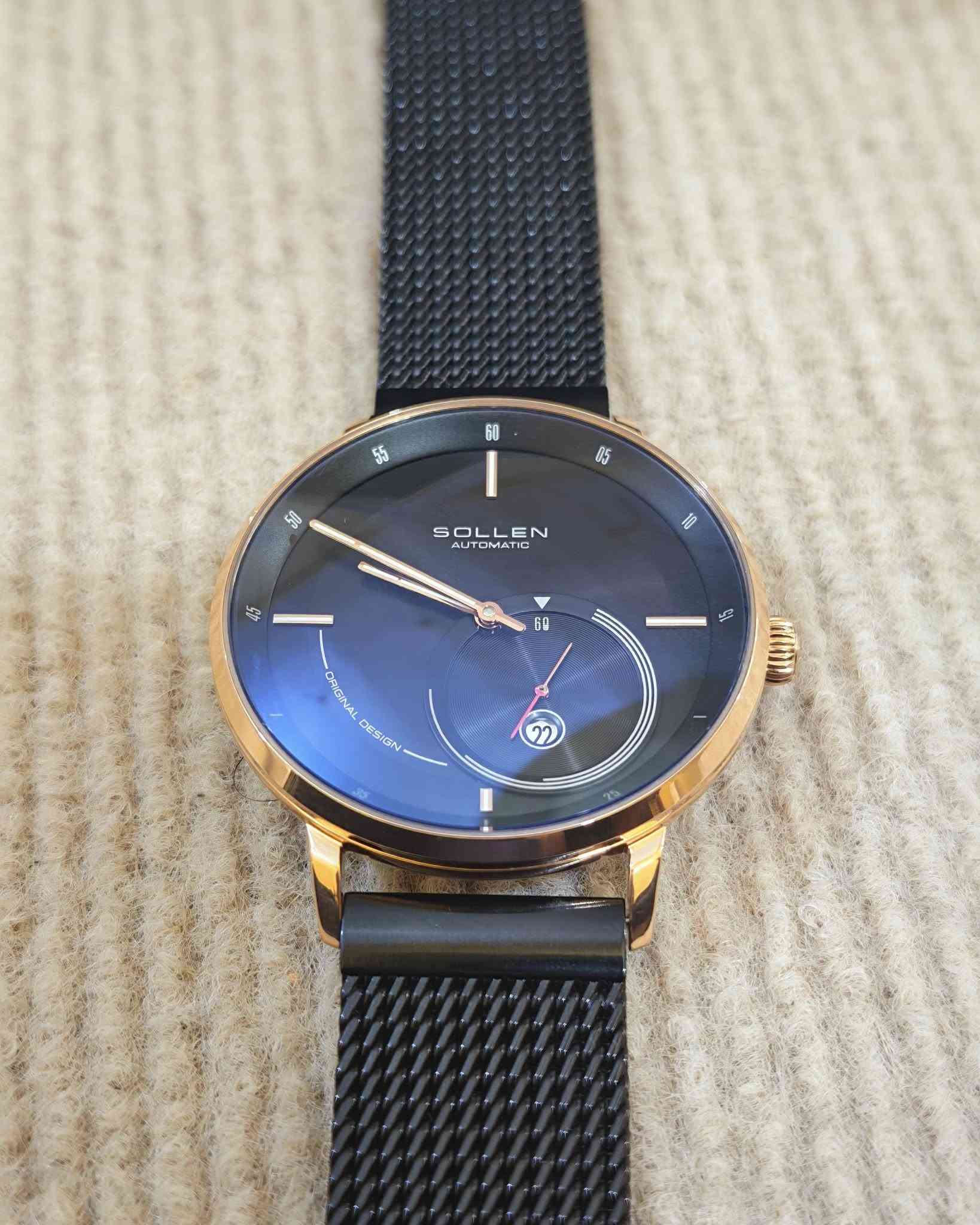 يا الله
شباب مزاد يبدي المزاد من 80 ألف وشتوصل بالعافية 
***********

نص مكتوب في الصور:
- PRODUCT SPECIFICATIONS Case Diameter: 42mm | Thickness: 14mm Waterproof: 3ATM | Band Length: 210mm | Mirror: Mineral Glass | Movement: Automatic Mineral Glass Scratch Resistant 3ATM Waterproof Automatic Movement 42mm Diameter 14mm Thickness 210mm Band Length Perfect Gift for Men