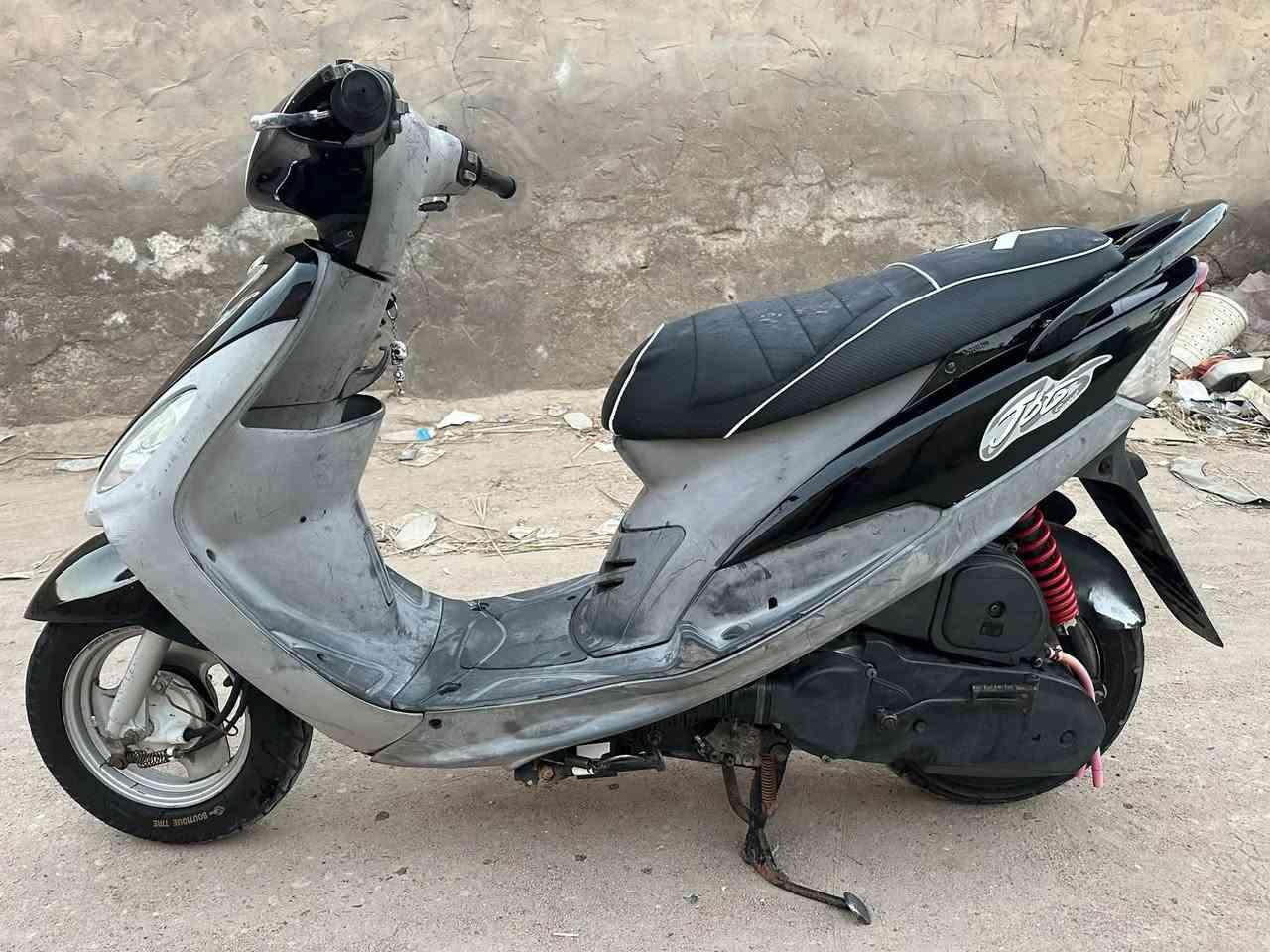 سلام عليكم دراجه قجمه  للبيع  الدراجه مكفوله من كلشي مبدله فقت ربل ولف
كفرات اصليه كلهن ختم واحد وي المكينه  كهربيات كله شغاله الدراجه جاهزه مانقصه شي صارله شهرين من طالعه من الحاويه 
السعر 700 او بيه مجال قليل
عنواني قضاء المدينه منطقت الشروق 
رقم التلفون ***********
