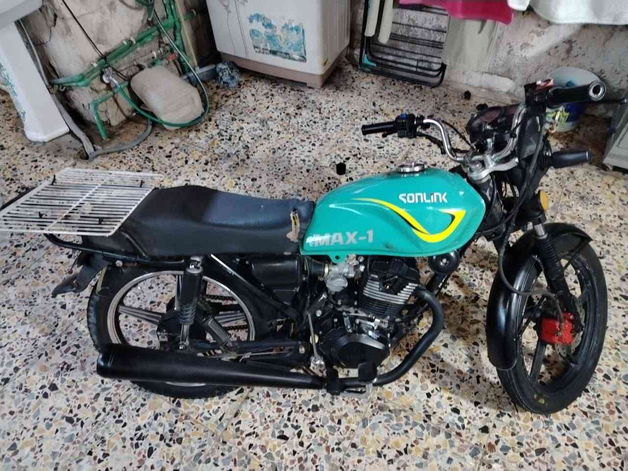 سلام عليكم دراجه يراني سونك ماكس وان درجة نضيفه مكينه ما مفتوحه دراجه موديل 23 وياه ويل جديد دراجه نقصه باتري او شاير لوره دراجه مدفوع كمركه يعني تترقم اوراقه كالمله رايده 600او 50 أو بيه مجال حك جيه مكاني بغداد حي النصر رقمي ***********
