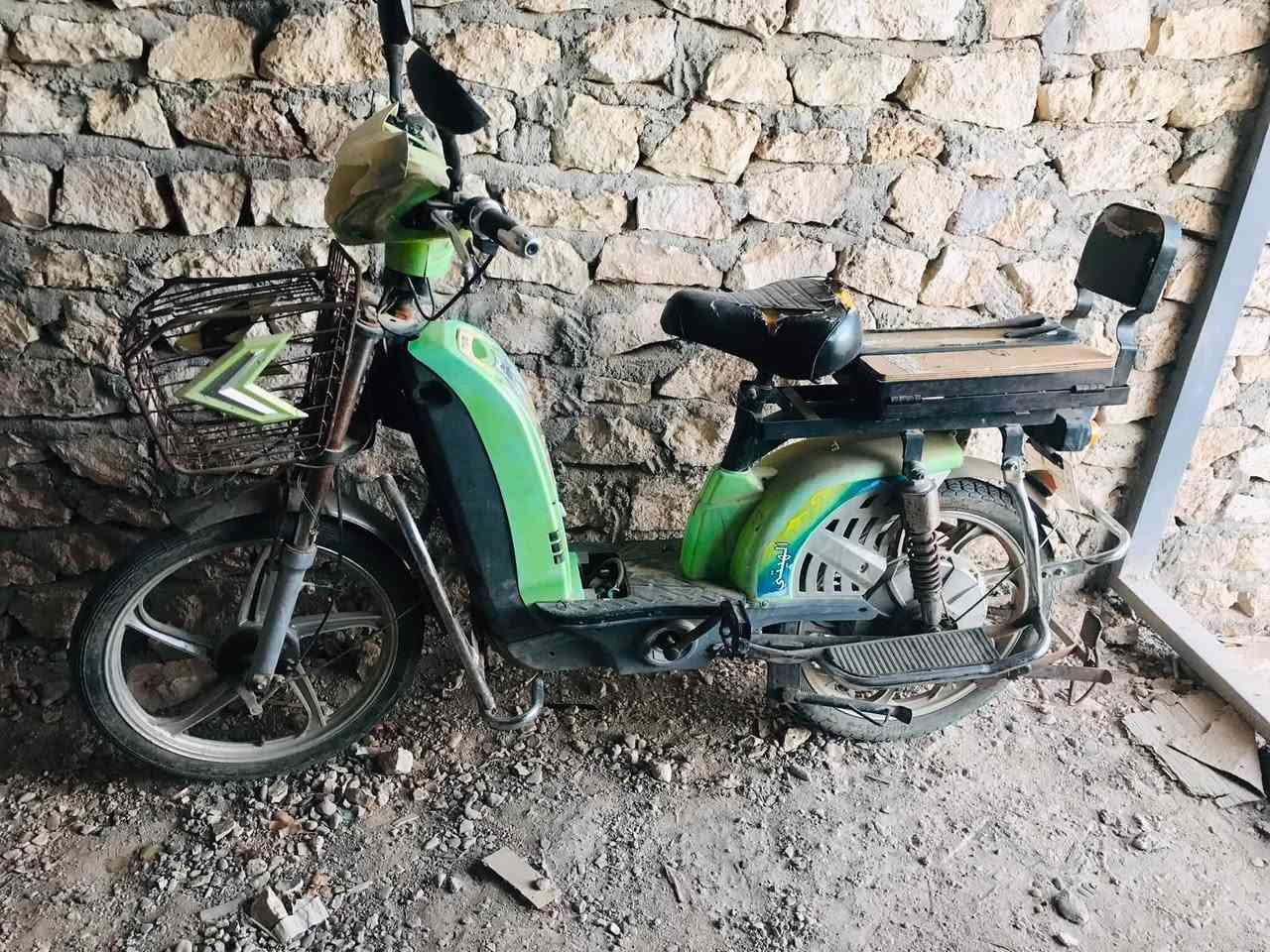 كشر بدون بطاريات مثل ما موضح بصوره شرط شغال ع فحص سعره ٧٥ الف وبي مجال مكاني هيت 
*********** اتصال واتساب
