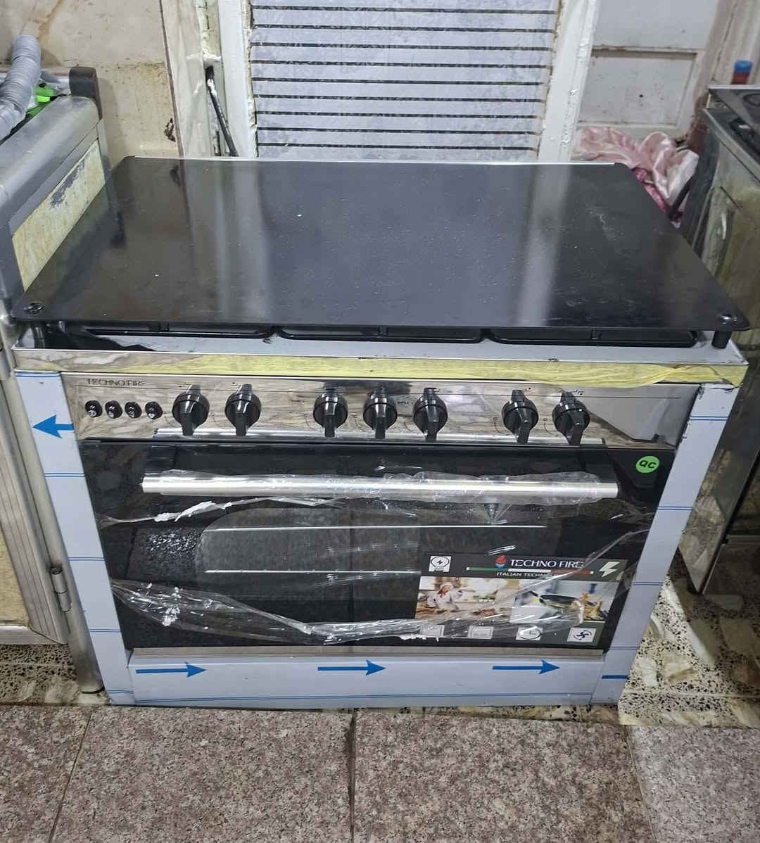 طباخ بالكارتونة جديد غير مستخدم صناعة مصرية قياس 90x60 خمس عيون وفرن 
سبب البيع هو حجم الطباخ كبير مو مناسب للمطبخ
السعر 425 الف
المكان: بغداد
للتواصل: ***********
